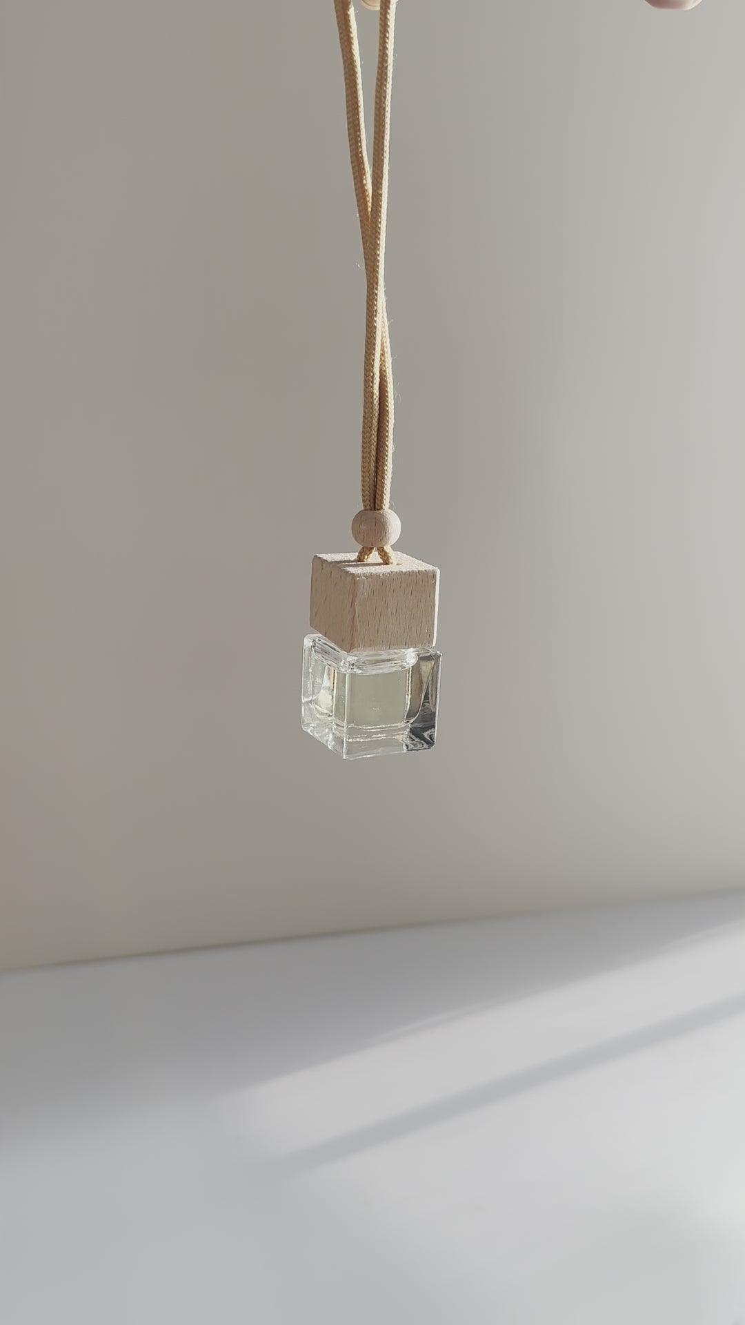 A compact and refillable car diffuser with a modern design, crafted to provide long-lasting and clean fragrance while on the road. An elegant and practical addition to your daily drive. 
